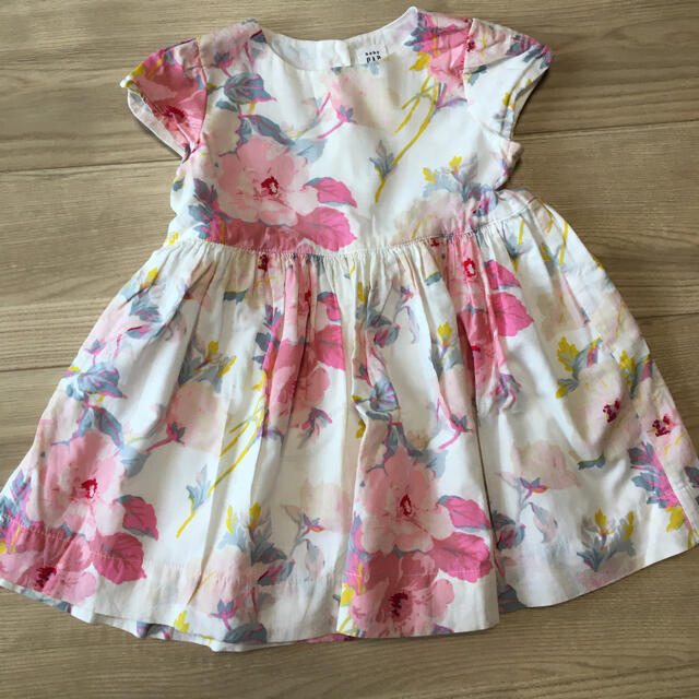 babyGAP(ベビーギャップ)のbaby GAP 花柄ワンピース18-24m キッズ/ベビー/マタニティのベビー服(~85cm)(ワンピース)の商品写真