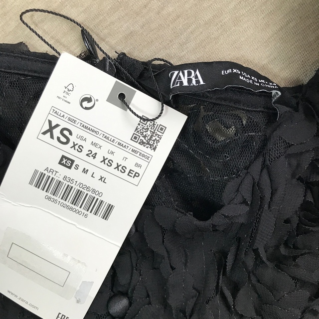 ZARA(ザラ)の【ZARA】新品未使用　ワンピース　黒　花モチーフ レディースのワンピース(ロングワンピース/マキシワンピース)の商品写真