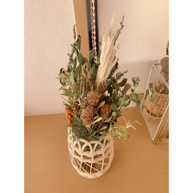 ドライフラワー　籐の花立てに贅沢秋色スワッグ ハンドメイドのフラワー/ガーデン(ドライフラワー)の商品写真