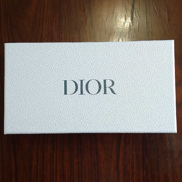 Dior(ディオール)のDiorノベルティー缶 エンタメ/ホビーのコレクション(ノベルティグッズ)の商品写真