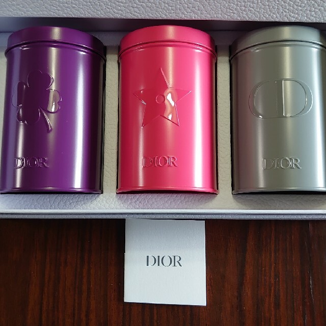 Dior(ディオール)のDiorノベルティー缶 エンタメ/ホビーのコレクション(ノベルティグッズ)の商品写真