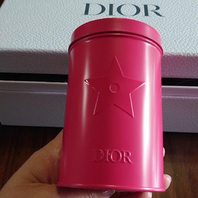 Dior(ディオール)のDiorノベルティー缶 エンタメ/ホビーのコレクション(ノベルティグッズ)の商品写真