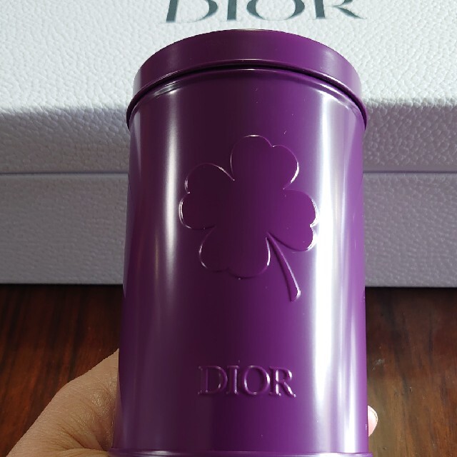 Dior(ディオール)のDiorノベルティー缶 エンタメ/ホビーのコレクション(ノベルティグッズ)の商品写真