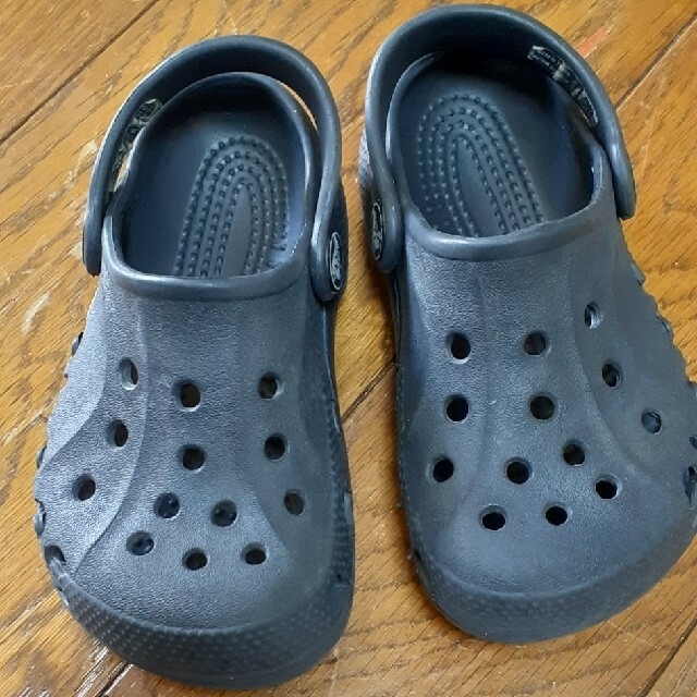 crocs(クロックス)のクロックス☆黒、8、9、１歳～2歳頃。中古 キッズ/ベビー/マタニティのベビー靴/シューズ(~14cm)(サンダル)の商品写真