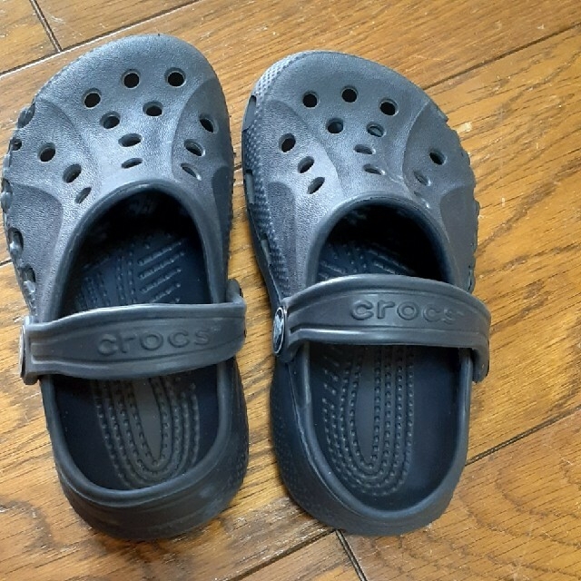 crocs(クロックス)のクロックス☆黒、8、9、１歳～2歳頃。中古 キッズ/ベビー/マタニティのベビー靴/シューズ(~14cm)(サンダル)の商品写真