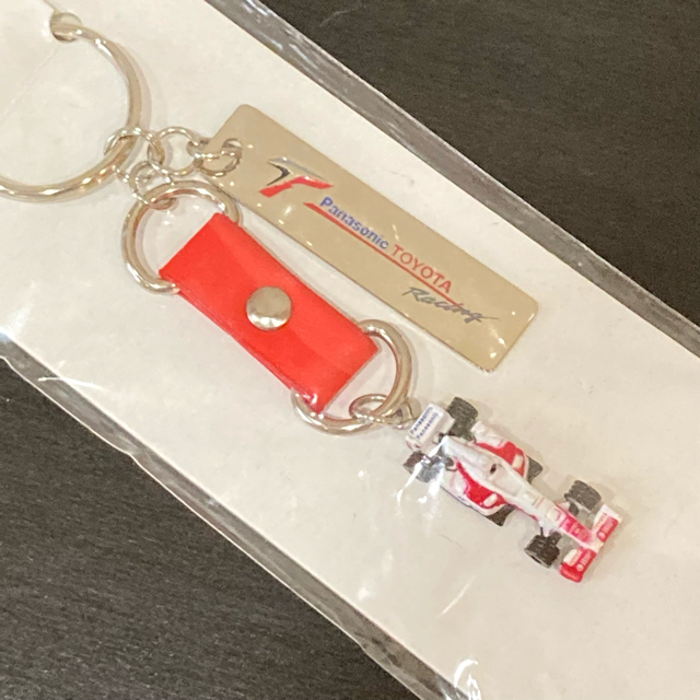 トヨタ(トヨタ)のトヨタF1 キーホルダー 限定品・未使用 エンタメ/ホビーのコレクション(ノベルティグッズ)の商品写真