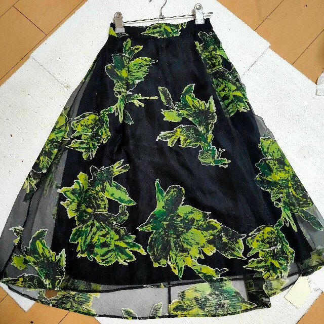 FRAY I.D(フレイアイディー)のfray i.d 新品未使用ミモレロングスカート 花柄 サイズ01 レディースのスカート(ロングスカート)の商品写真