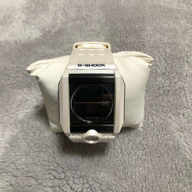 G-SHOCK(ジーショック)のCASIO G-SHOCK G-8100A-7JF パールホワイト 美品 メンズの時計(腕時計(デジタル))の商品写真