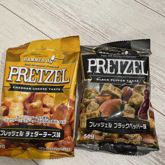 ■プレッツェル　チェダーチーズ味&ブラックペーパー味 食品/飲料/酒の食品(菓子/デザート)の商品写真