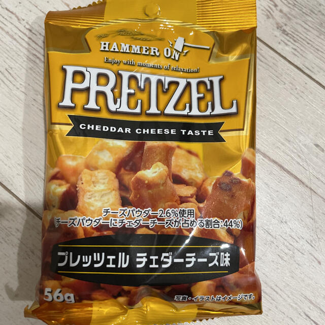 ■プレッツェル　チェダーチーズ味&ブラックペーパー味 食品/飲料/酒の食品(菓子/デザート)の商品写真