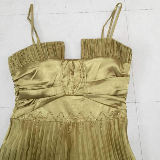 【値下げ】ゴールドのプリーツドレス レディースのフォーマル/ドレス(ロングドレス)の商品写真