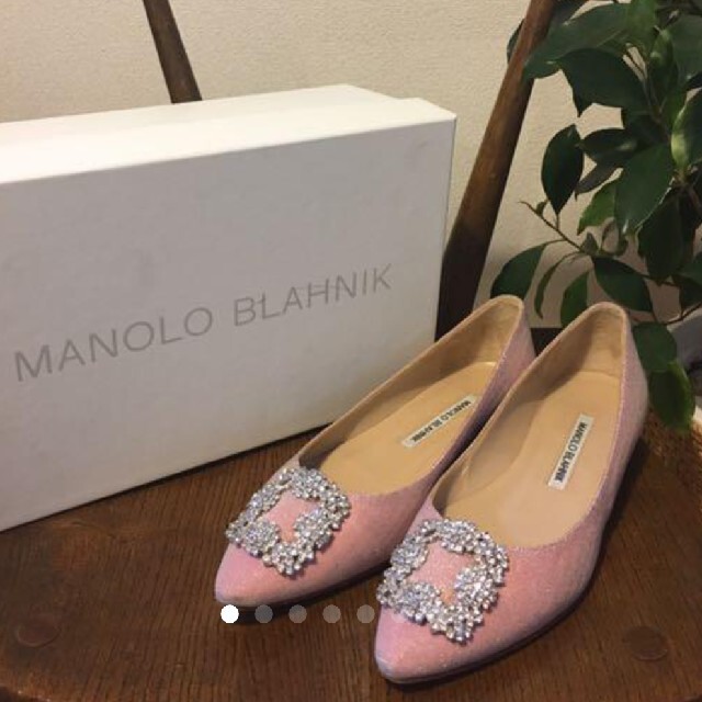 高品質 MANOLO マノロブラニクのハンギシフラットパンプス ピンク