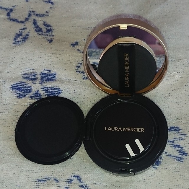 laura mercier(ローラメルシエ)のローラメルシエ フローレスルミエールラディアンスパーフェクティングクッション1C コスメ/美容のベースメイク/化粧品(ファンデーション)の商品写真