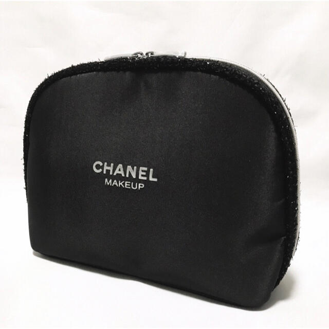 CHANEL(シャネル)のCHANEL シャネル N.Y.限定キラキラCCクラッチバッグ レディースのファッション小物(ポーチ)の商品写真