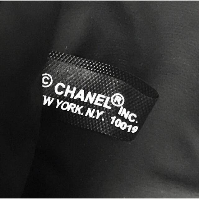 CHANEL(シャネル)のCHANEL シャネル N.Y.限定キラキラCCクラッチバッグ レディースのファッション小物(ポーチ)の商品写真
