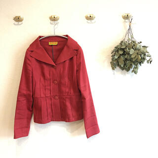 ホコモモラ(Jocomomola)のホコモモラ　可愛い赤のジャケット　40サイズ(テーラードジャケット)