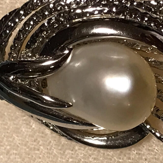 南洋真珠１１m mブローチ/バロック レディースのアクセサリー(ブローチ/コサージュ)の商品写真
