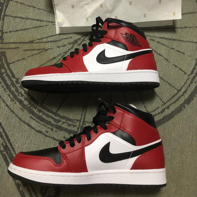 NIKE AIR JORDAN 1 MID CHICAGO BLACK TOE