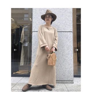 アパルトモンドゥーズィエムクラス(L'Appartement DEUXIEME CLASSE)のアパルトモン　ベージュロング　ワンピース　新品(ロングワンピース/マキシワンピース)