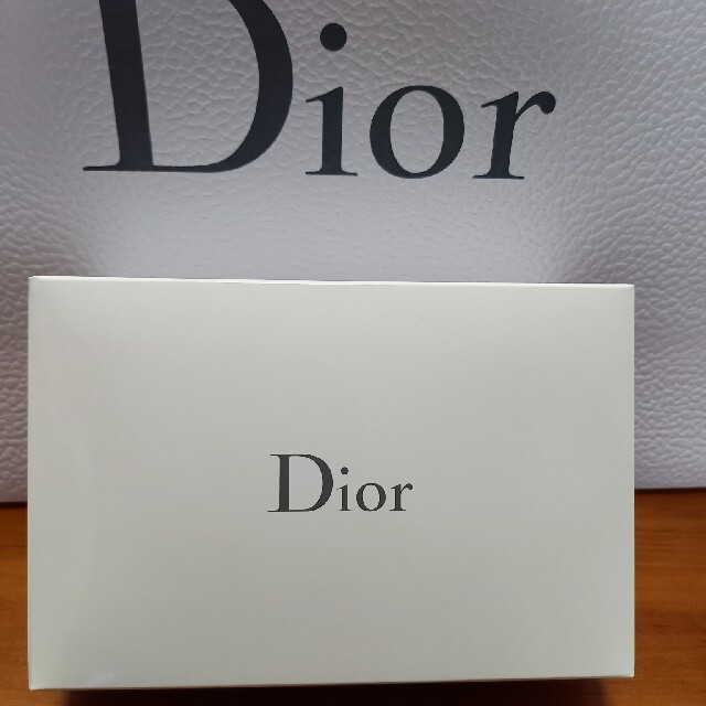 Christian Dior(クリスチャンディオール)のDior 赤 ポーチ コスメ/美容のメイク道具/ケアグッズ(ボトル・ケース・携帯小物)の商品写真