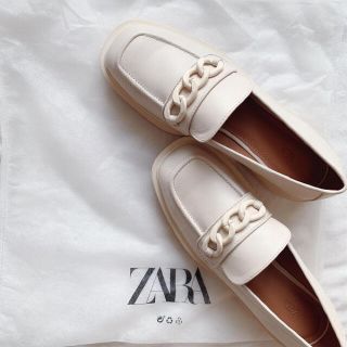 ザラ(ZARA)のZARA ホワイトローファー(ローファー/革靴)