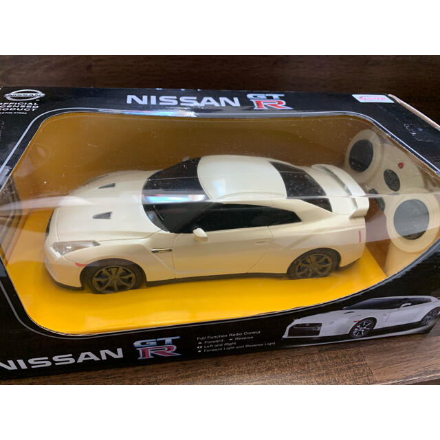 日産(ニッサン)の日産　スカイライン　GTR    ラジコン　車　1/24   3点セット エンタメ/ホビーのおもちゃ/ぬいぐるみ(ホビーラジコン)の商品写真