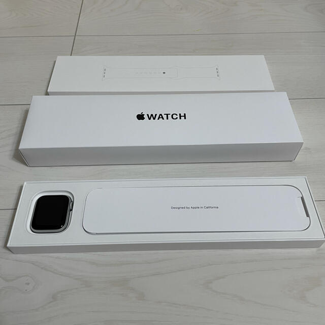 Apple Watch SE（GPSモデル）シルバー40mm 美品＋レザーバンド 腕時計(デジタル)