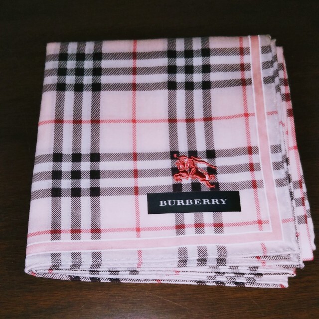 BURBERRY(バーバリー)の新品未使用　BURBERRY　ハンカチ レディースのファッション小物(ハンカチ)の商品写真