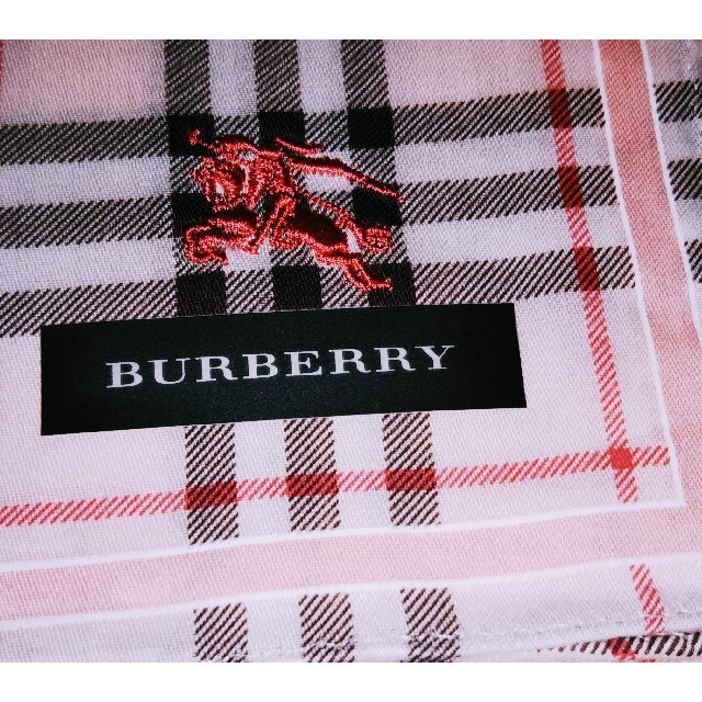 BURBERRY(バーバリー)の新品未使用　BURBERRY　ハンカチ レディースのファッション小物(ハンカチ)の商品写真