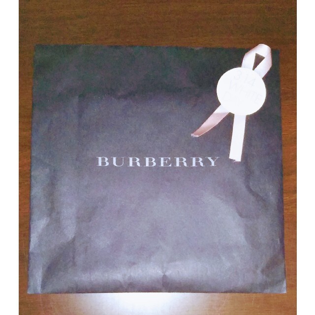 BURBERRY(バーバリー)の新品未使用　BURBERRY　ハンカチ レディースのファッション小物(ハンカチ)の商品写真