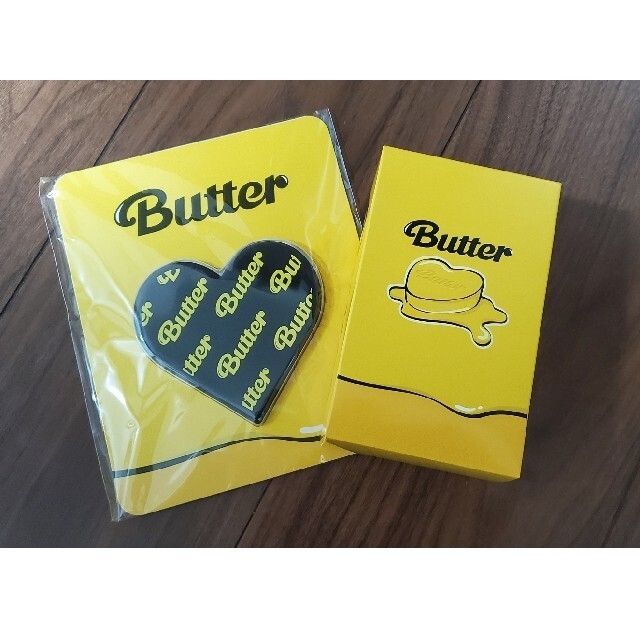 防弾少年団(BTS)(ボウダンショウネンダン)のBTS Butter シリコンハンドミラー　ヘアクリップ　セット エンタメ/ホビーのタレントグッズ(アイドルグッズ)の商品写真