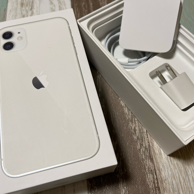 Apple ホワイト SIMフリーの通販 by ウーバshop｜アップルならラクマ - iPhone11 64GB 大特価定番