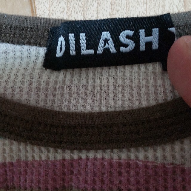 DILASH(ディラッシュ)のDILASH インナー ロンT 100  長袖 重ね着 ユニクロ　GU GAP キッズ/ベビー/マタニティのキッズ服男の子用(90cm~)(Tシャツ/カットソー)の商品写真