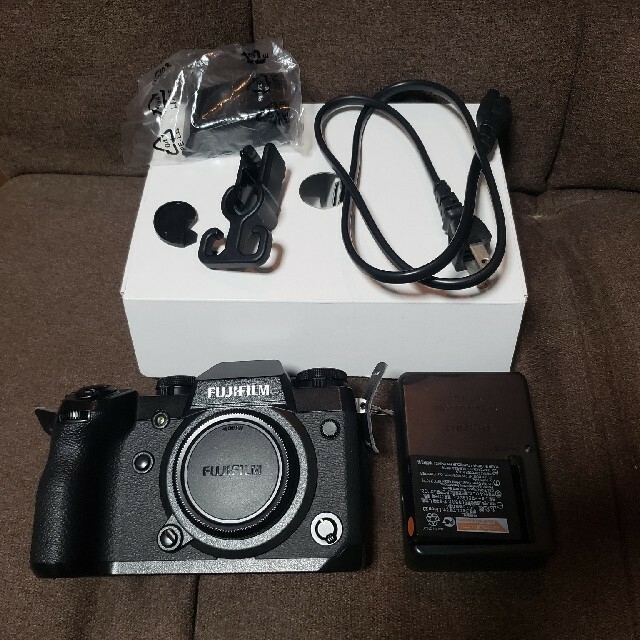 富士フイルム(フジフイルム)の富士フイルム　X-H1ボディ　中古 スマホ/家電/カメラのカメラ(ミラーレス一眼)の商品写真