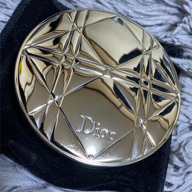 Dior(ディオール)のDior ディオールスキン ヌードエアーパウダーコンパクト 020 コスメ/美容のベースメイク/化粧品(フェイスパウダー)の商品写真