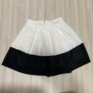 フォーエバートゥエンティーワン(FOREVER 21)のスカート　ボトムス　Forever21 フォーエバー21 ボーダー　白　黒(ひざ丈スカート)