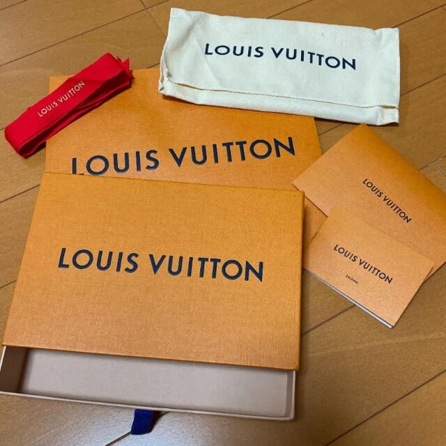 LOUIS VUITTON(ルイヴィトン)のルイヴィトン　長財布紙袋 レディースのバッグ(ショップ袋)の商品写真