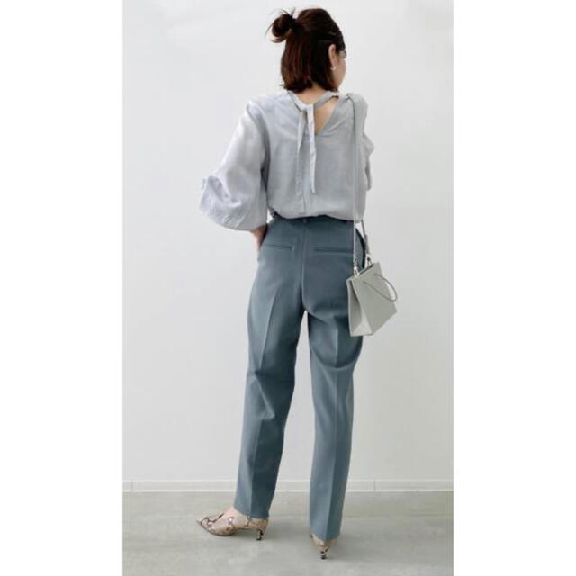 L'Appartement DEUXIEME CLASSE(アパルトモンドゥーズィエムクラス)のC/N  Gahter  Blouse グレー  /  アパルトモン  レディースのトップス(シャツ/ブラウス(長袖/七分))の商品写真