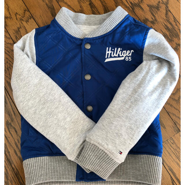 TOMMY HILFIGER(トミーヒルフィガー)のTOMMY HILFIGER リバーシブルジャケット110センチ キッズ/ベビー/マタニティのキッズ服男の子用(90cm~)(ジャケット/上着)の商品写真