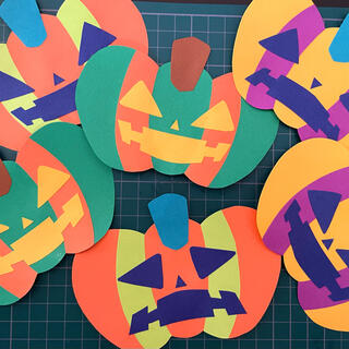 【ハロウィン直前値下げ！】ハロウィンの壁面飾り（かぼちゃ&キャンディ）(ガーランド)