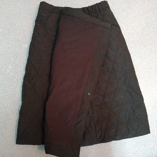 UNIQLO(ユニクロ)の【新品】ユニクロ　防風ウォームイージースカート レディースのスカート(ひざ丈スカート)の商品写真