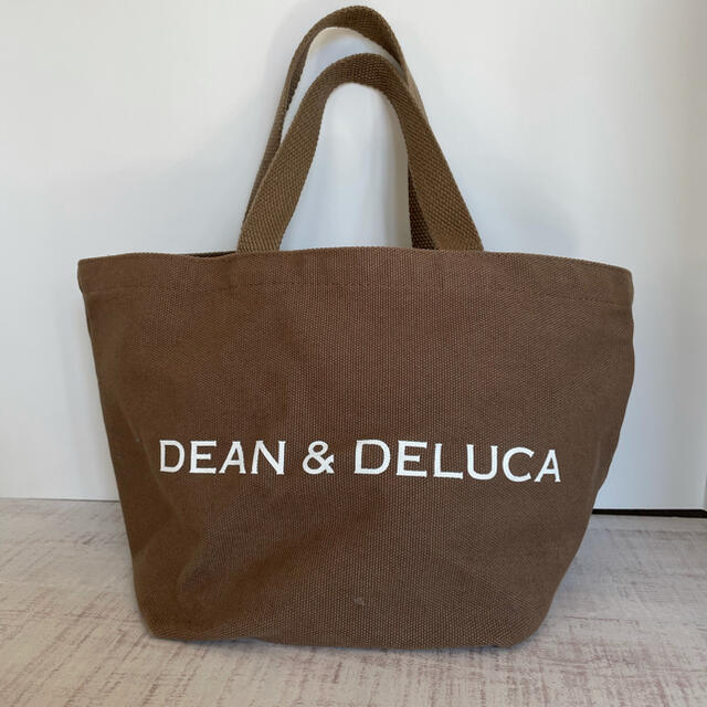 DEAN & DELUCA(ディーンアンドデルーカ)の限定カラー★DEAN&DELUCA 2018チャリティートートＳ　モカベージュ レディースのバッグ(トートバッグ)の商品写真