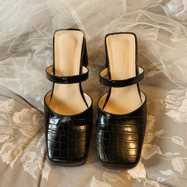 croco leather sandals (Black)