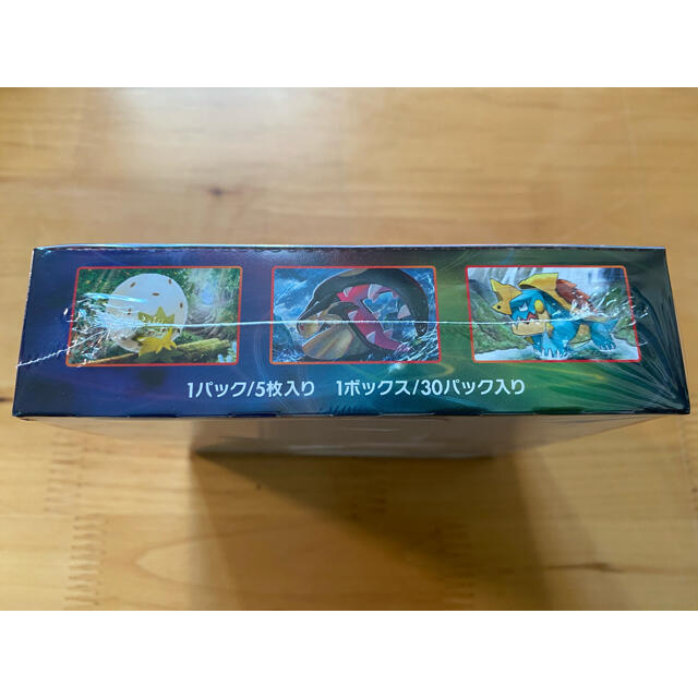ポケモン(ポケモン)のポケモンカード シールド 未開封シュリンク付き 1BOX エンタメ/ホビーのトレーディングカード(Box/デッキ/パック)の商品写真