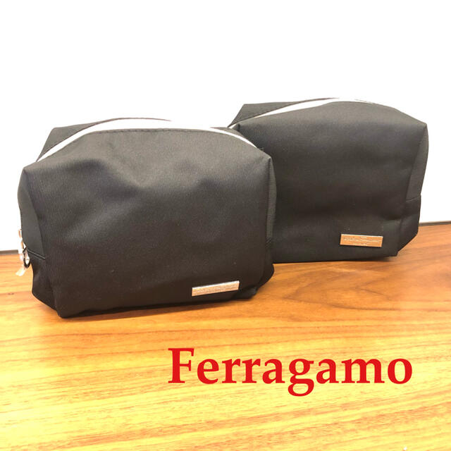 Salvatore Ferragamo(サルヴァトーレフェラガモ)の新品　ferragamo フェラガモ　ポーチ　黒　2個セット レディースのファッション小物(ポーチ)の商品写真