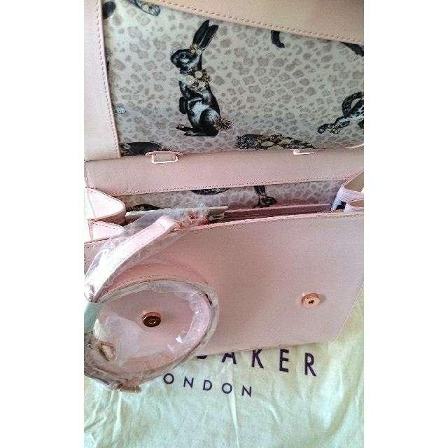 TED BAKER(テッドベイカー)の専用ぺージ(ふくみ様専用)テッドベーカー バッグ 新品未使用 タグつき レディースのバッグ(ハンドバッグ)の商品写真