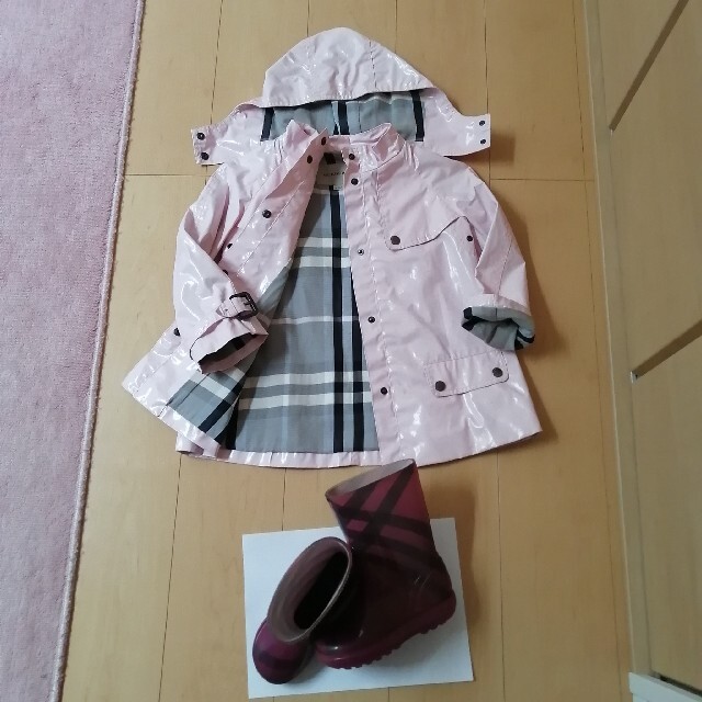 BURBERRY(バーバリー)の【値下げ】BURBERRY コート 116センチ＆レインブーツ ２点セット キッズ/ベビー/マタニティのキッズ服女の子用(90cm~)(コート)の商品写真