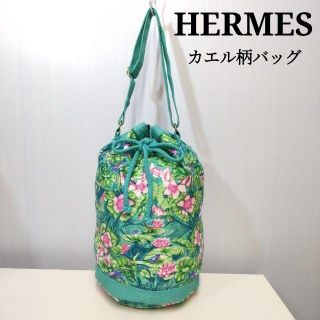 エルメス(Hermes)のHERMES　エルメス　カエル　柄　巾着　ショルダー　バッグ　布　VJ17(ショルダーバッグ)