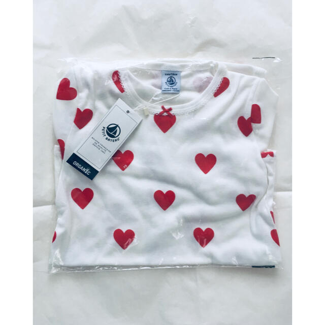 PETIT BATEAU(プチバトー)の新品 プチバトー 6ans ハート プリント 半袖 パジャマ オーガニック キッズ/ベビー/マタニティのキッズ服女の子用(90cm~)(パジャマ)の商品写真