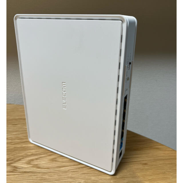 ELECOM(エレコム)の新品同様　エレコム　無線LANルーター本体　ホワイト　白　ELECOM スマホ/家電/カメラのPC/タブレット(PC周辺機器)の商品写真